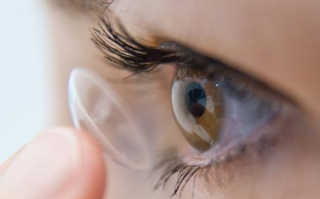 硬质隐形眼怎么取出来，硬性隐形眼镜取出方法
