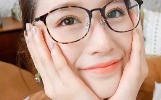 为什么你总带个眼镜呢，为什么你总带个眼镜呢英语