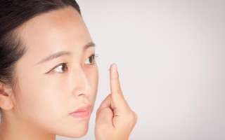 怎么配有度数的隐形眼镜，怎么配有度数的隐形眼镜镜片