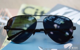 眼镜片划了怎么去划痕，眼镜片上的划痕怎么修复