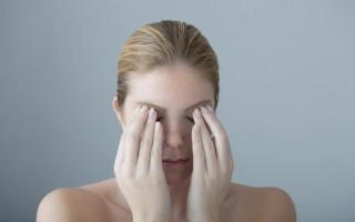 眼镜干涩怎么回事，眼镜干涩怎么回事儿