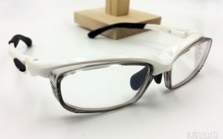 为什么近视眼镜镜片变黑，近视眼镜镜片变黑是什么镜片