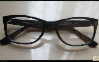 皮肤暗戴什么颜色的眼镜，皮肤暗染什么颜色显白还洋气