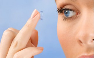 怎么带隐形眼镜步骤，怎么带隐形眼镜步骤图