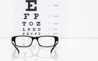 配眼镜要配到视力多少，配眼镜怎么配